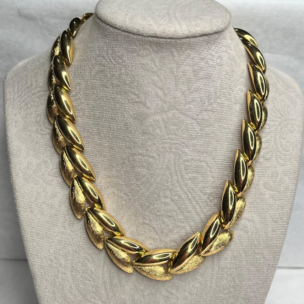Vintage Gold Tone Leaf Link Necklace 16" Length 0.5" Width Costume Jewelry